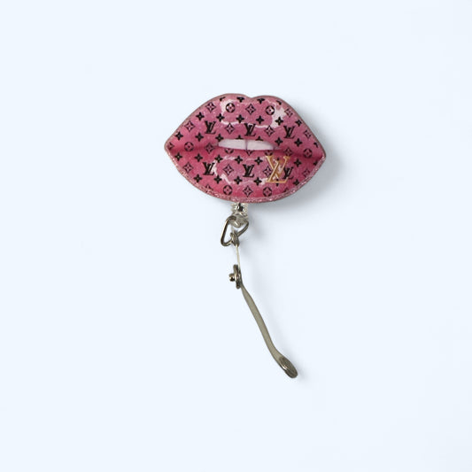 LV LIP/BADGES